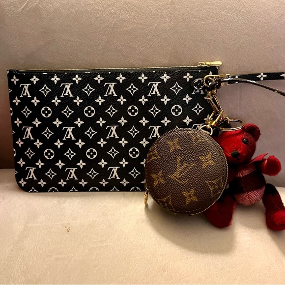 👑✅PRICE FIRM✅ AUTHENTIC Louis Vuitton Monogram Coin Pouch - Picture 12 of 17